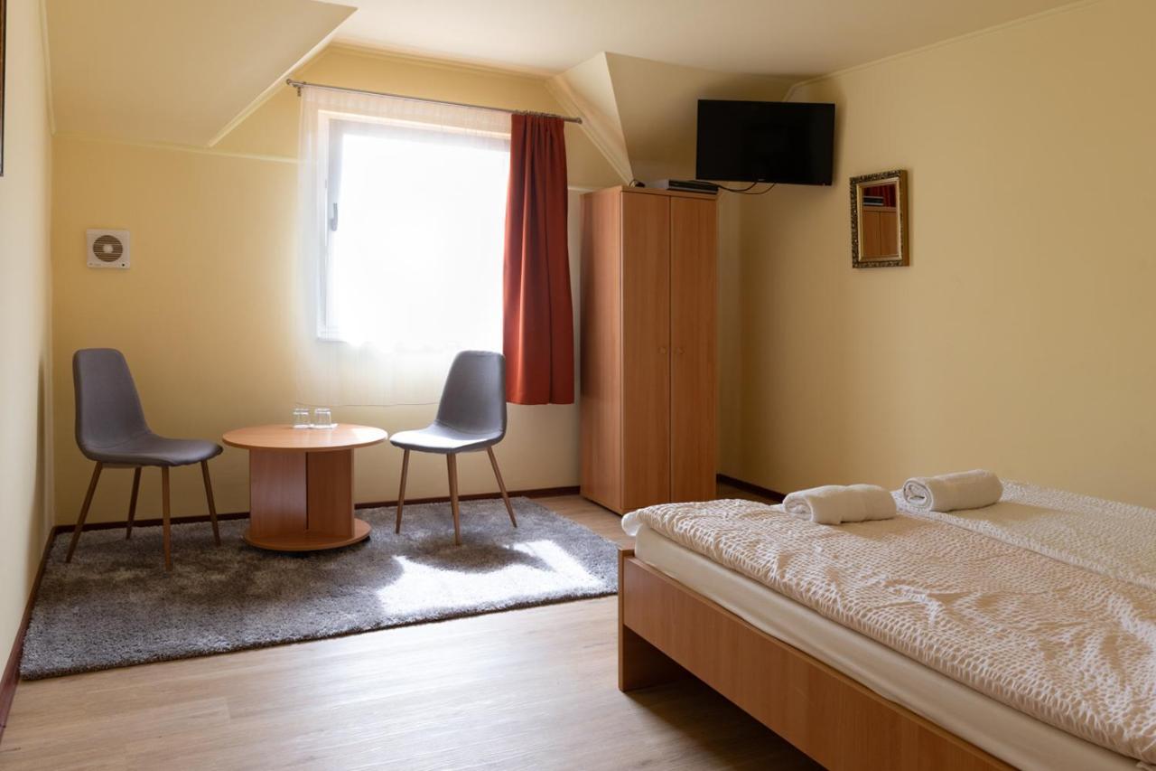 Bed and Breakfast Kiraly Lovastanya Panzio Janoshalma Экстерьер фото